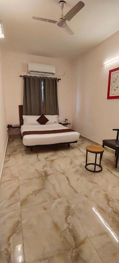 Hotel Rk - Temple Stay Танджавур Экстерьер фото