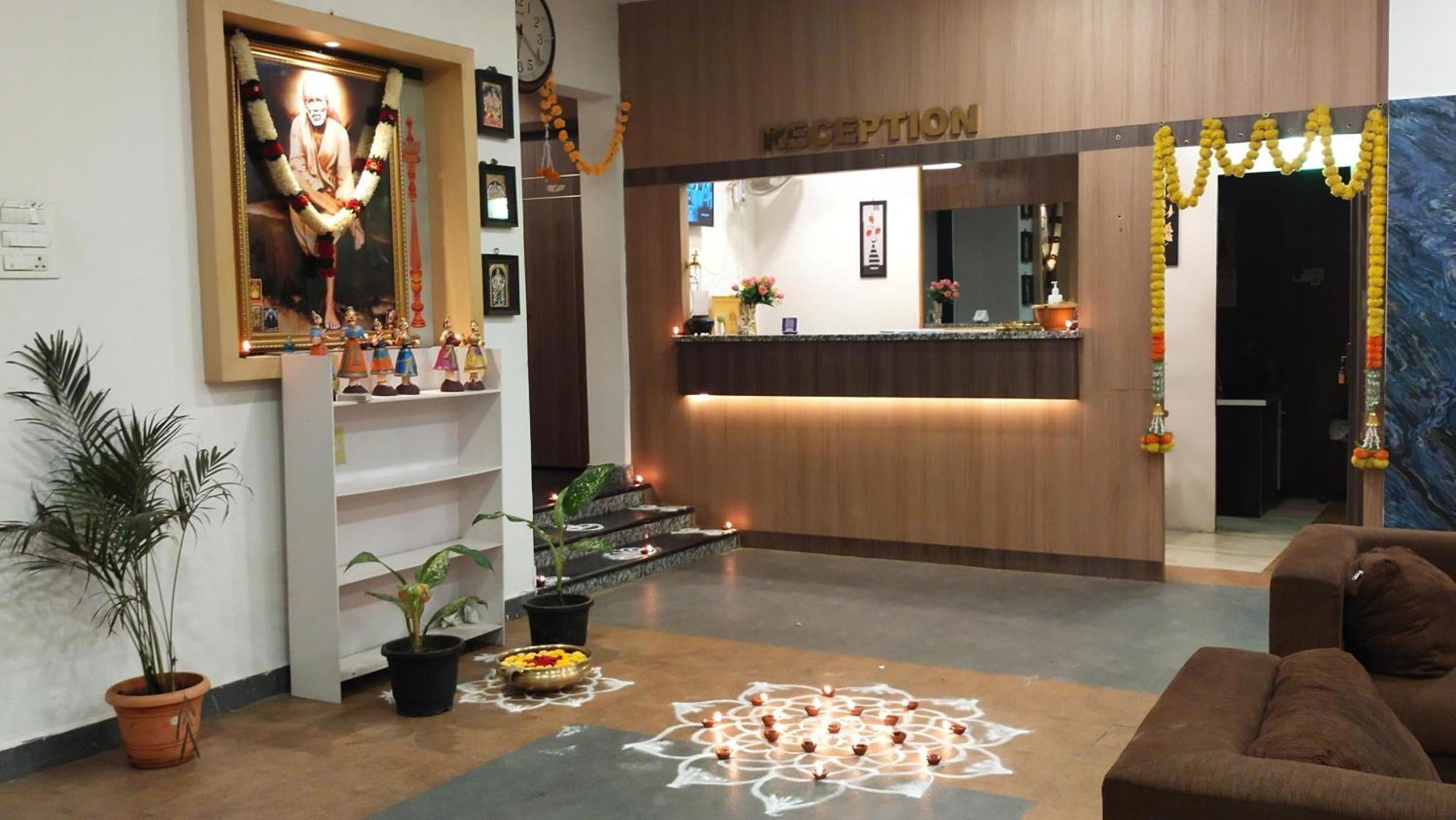 Hotel Rk - Temple Stay Танджавур Экстерьер фото